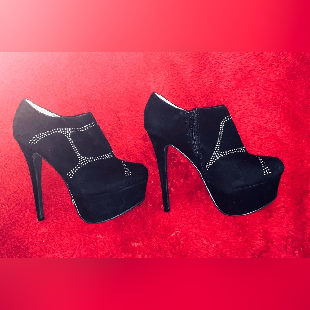 Mark & Maddux Elegant Black Platform Heels